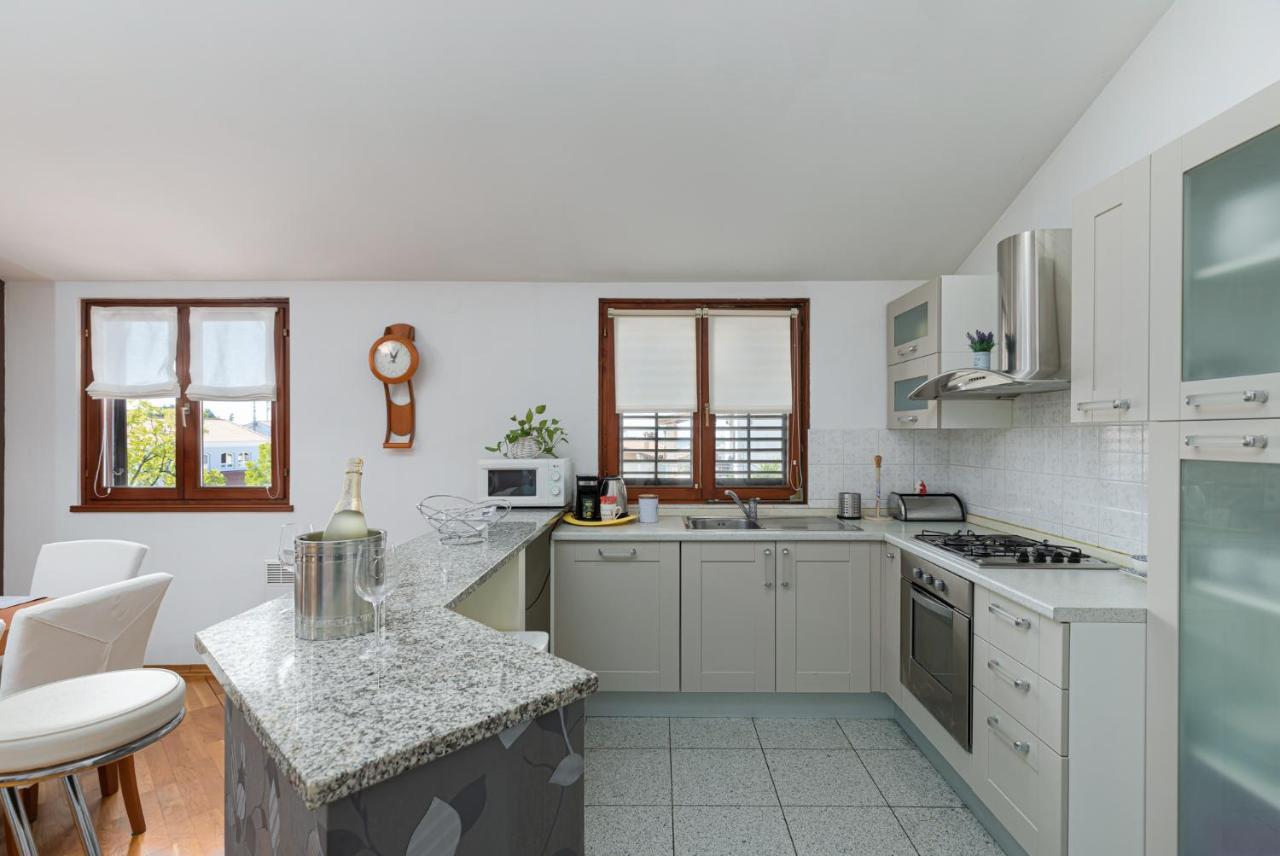 Biba Lux Lägenhet Poreč Exteriör bild